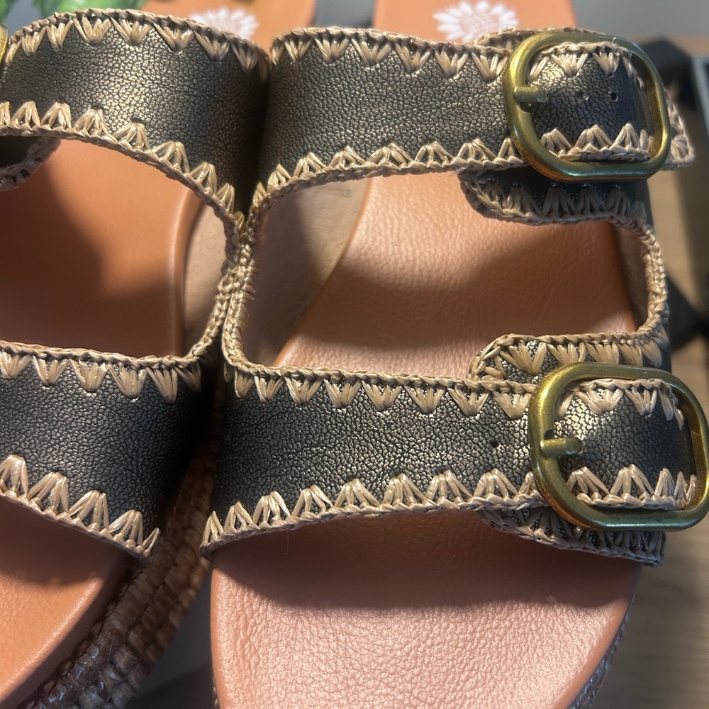 Yellowbox LIKE NEW Bronze and Tan Sandals with Brass Buckles - Picture 2 of 5